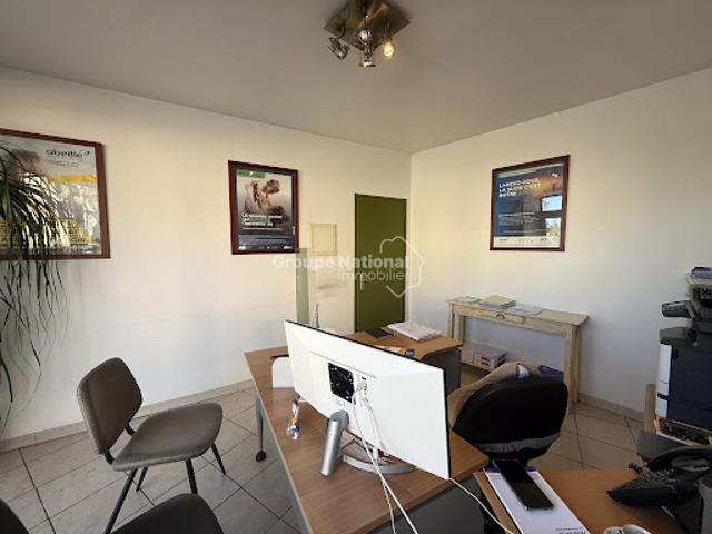 Local Commercial location à Carpentras, Pernes-les-fontaines