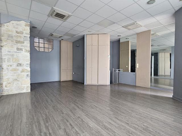 Local Commercial location à Nanterre, Neuilly-sur-seine