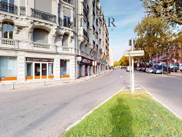 Local Commercial location à Carabacel, Nice
