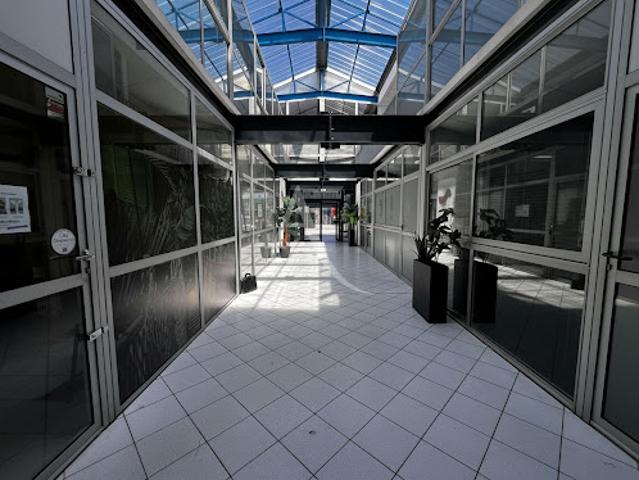 Local Commercial location à Perpignan, Cabestany
