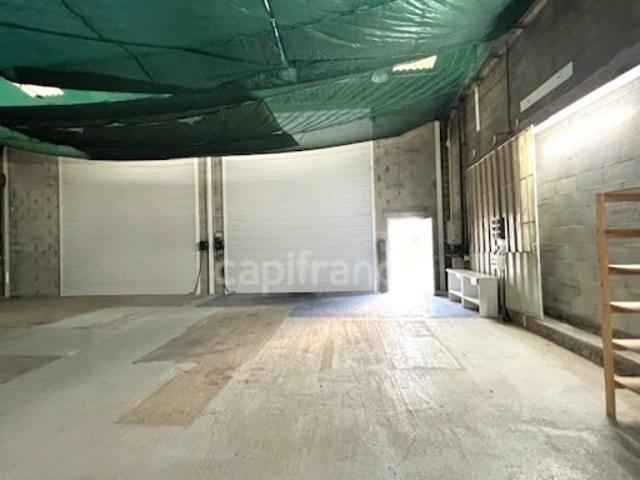 Local Commercial location à France métropolitaine, Pons