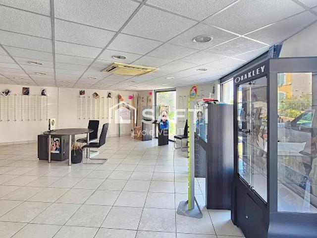 Local Commercial location à Aix-en-Provence, Lançon-provence