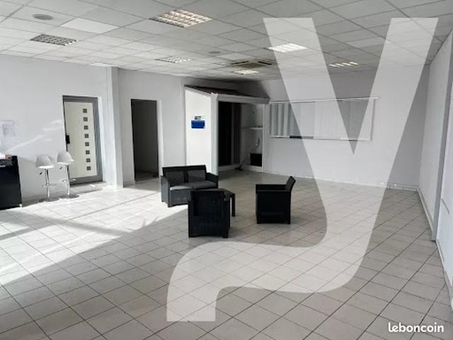 Local Commercial location à Agen, Le Passage