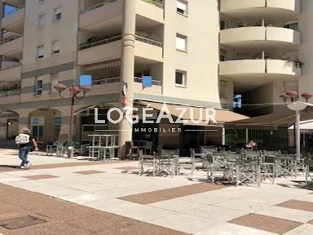 Local Commercial location à Centre Ville, Antibes