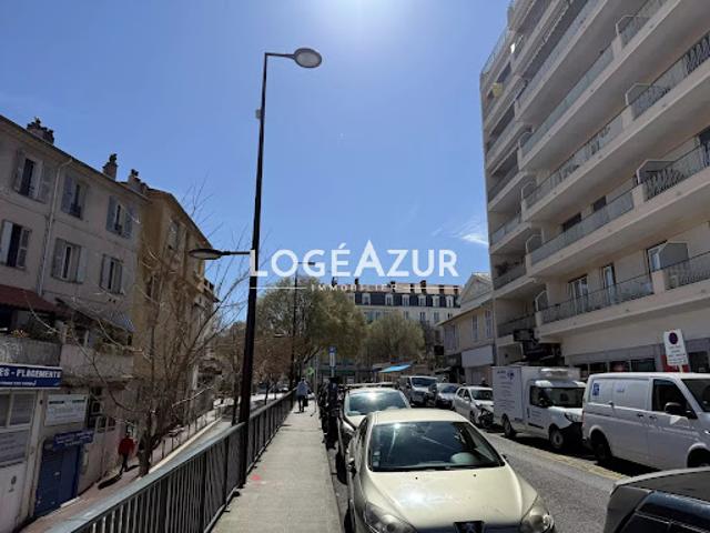 Local Commercial location à Le Ponteil, Antibes