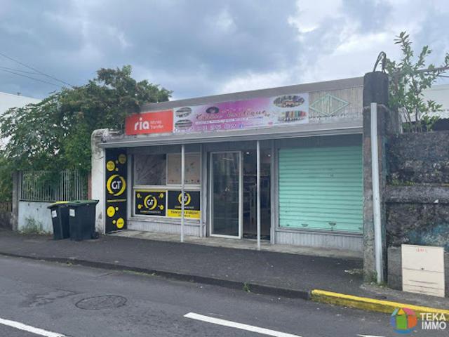 Local Commercial location à Saint-Benoît