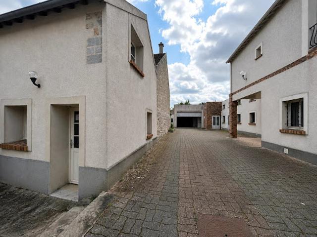 Local Commercial location à Fontainebleau, Bois-le-roi