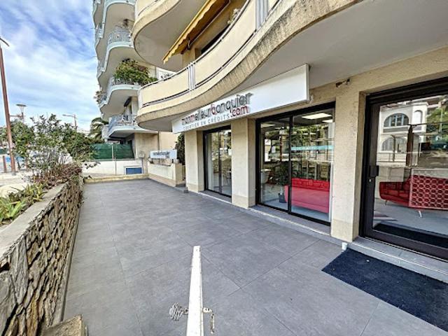 Local Commercial location à Grasse, Le Cannet