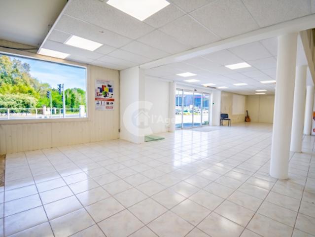 Local Commercial location à Arrondissement de Draguignan, Draguignan