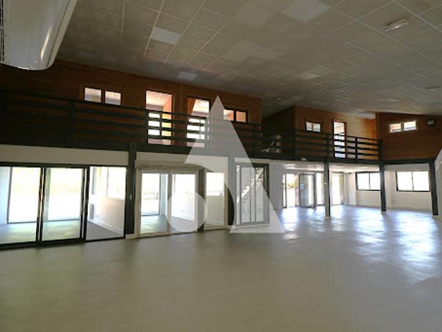 Local Commercial location à Tarbes, Juillan