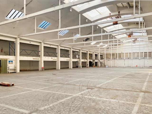 Local Commercial location à Saint-Denis, La Courneuve