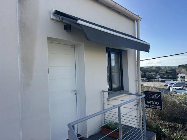 Local Commercial location à Nîmes, Uzès