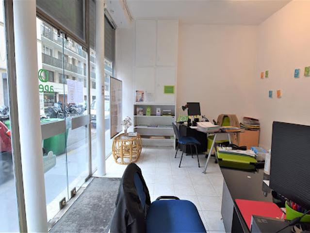 Local Commercial location à Paris, Île-de-France