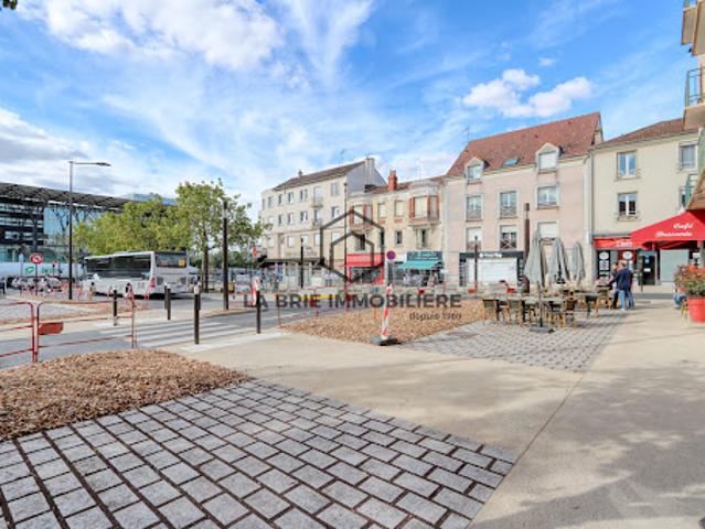 Local Commercial location à Vaux-le-Pénil, Seine-et-Marne