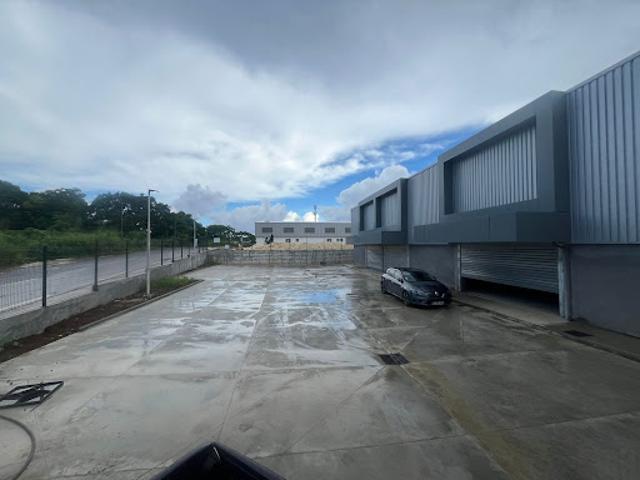 Local Commercial location à Les Abymes