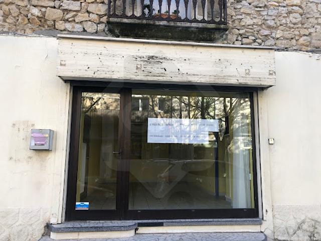 Local Commercial location à Arles, Boulbon