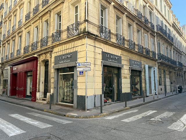 Local Commercial location à Marseille