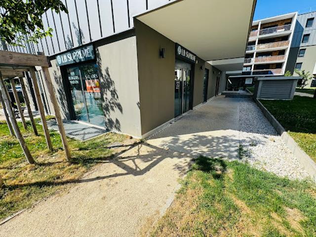 Local Commercial location à Grenoble, Crolles