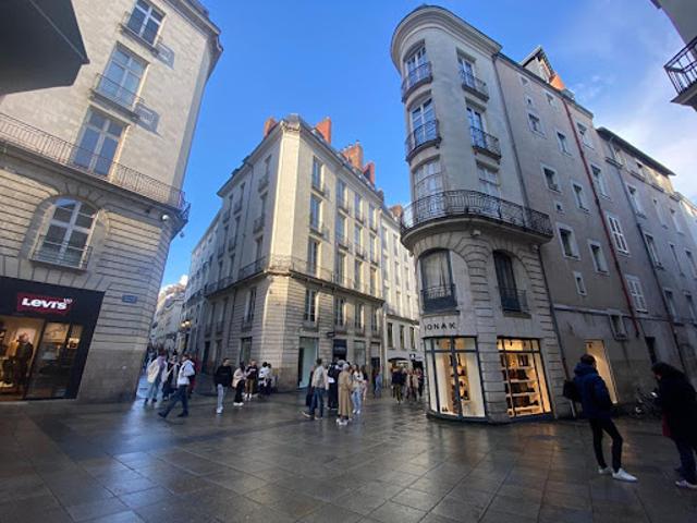 Local Commercial location à Nantes