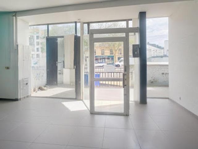 Local Commercial location à Paris, Île-de-France