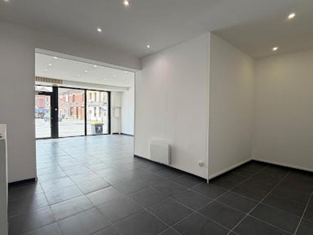 Local Commercial location à Valenciennes, Raismes