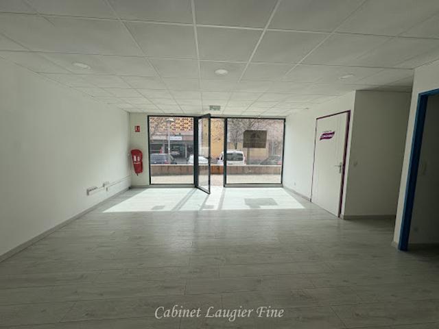 Local Commercial location à Marseille, Aubagne