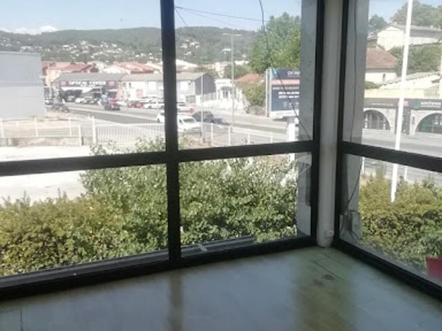 Local Commercial location à Draguignan, Var