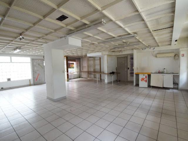 Local Commercial location à Nanterre, Clichy