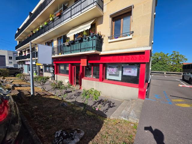 Local Commercial location à Les Hameaux de la Roche, Ris-Orangis