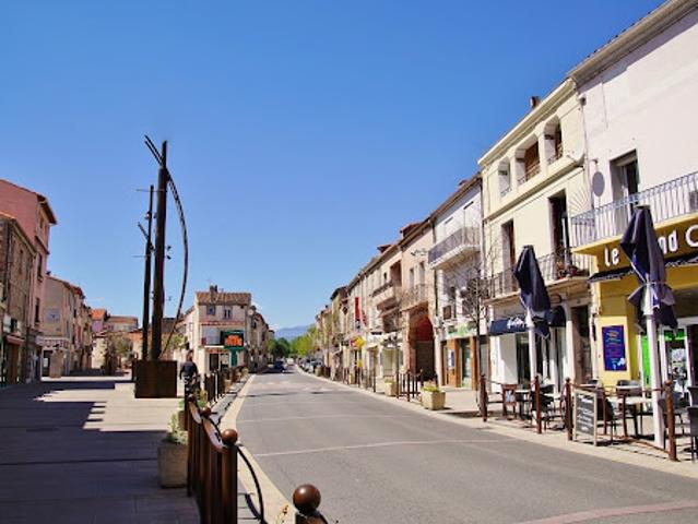 Local Commercial location à Céret, Le Boulou
