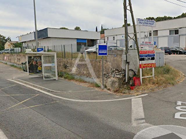 Local Commercial location à Arrondissement de Toulon, Solliès-ville
