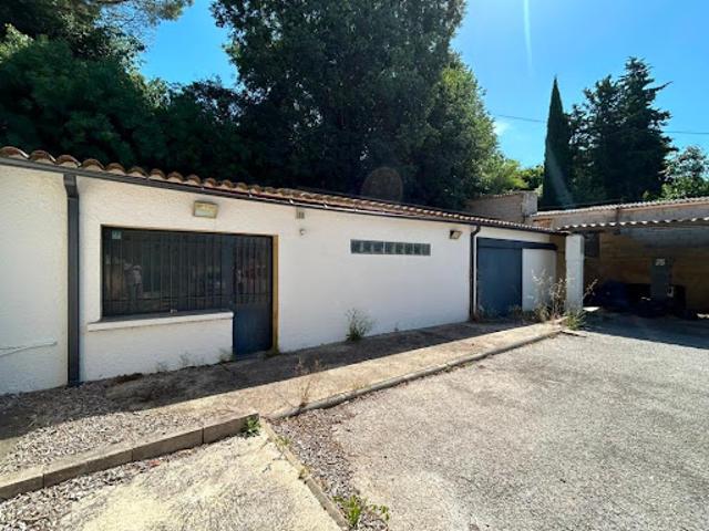 Local Commercial location à Nîmes