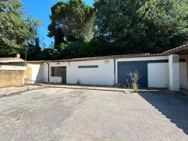 Local Commercial location à Nîmes