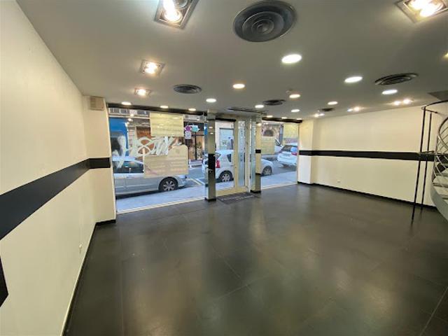 Local Commercial location à Paris, Île-de-France