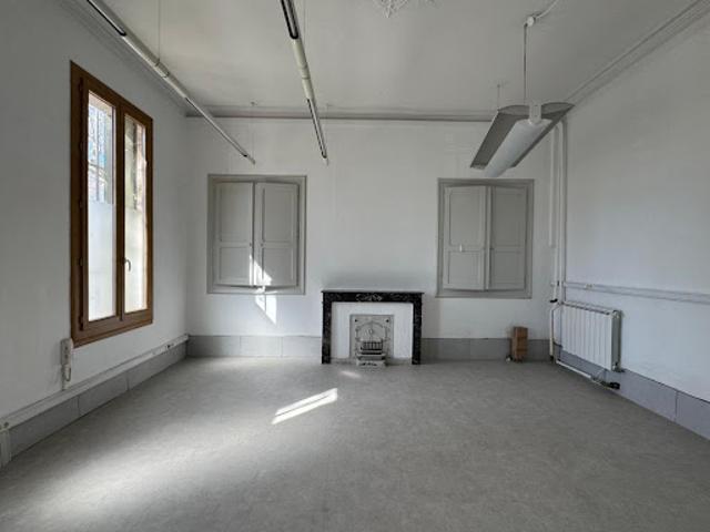 Local Commercial location à Nîmes, Beaucaire