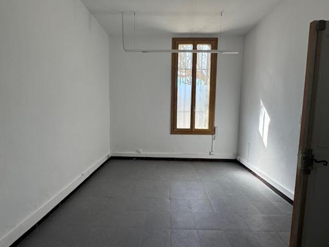 Local Commercial location à Nîmes, Beaucaire