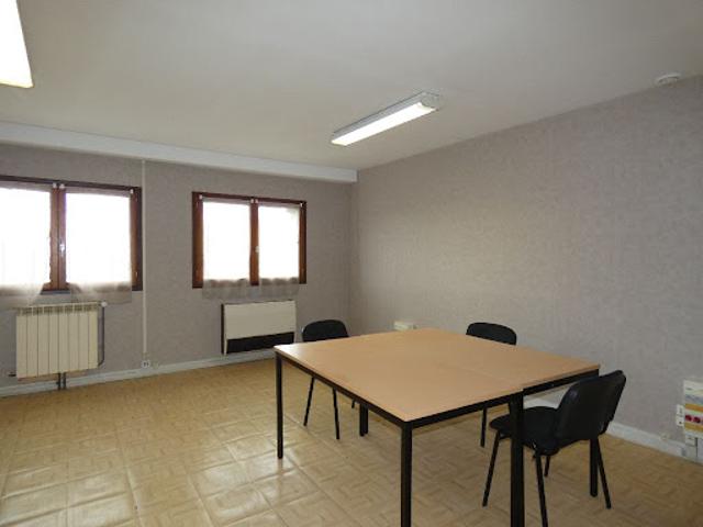 Local Commercial location à Château-Thierry, Blesmes