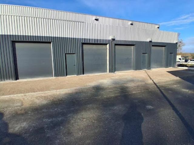 Local Commercial location à Bordeaux, Montussan
