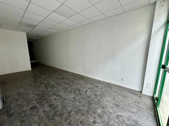 Local Commercial location à Saint-Quentin, Saint-quentin