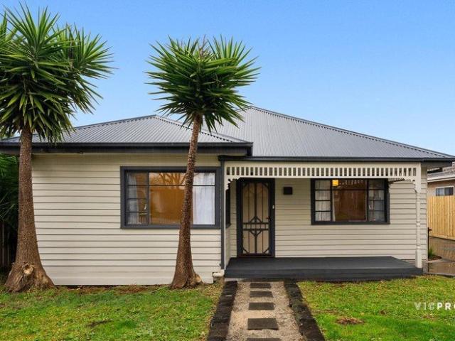 Townhouse for sale in St Albans, Melbourne
