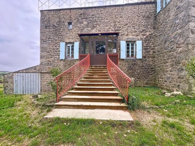 Maison location à Grand Perrin, Étables