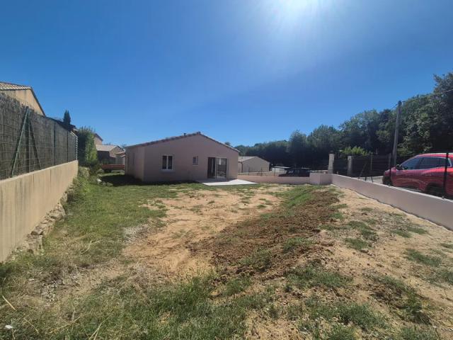 Maison location à Saint-Julien-de-Peyrolas, Gard