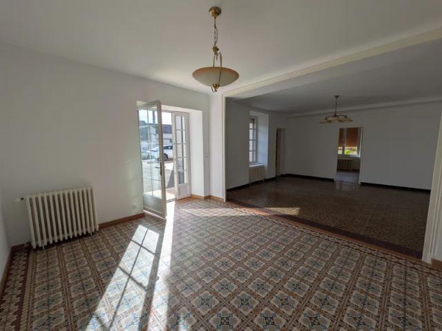 Maison location à Le Bourg, Saint-Péravy-la-Colombe