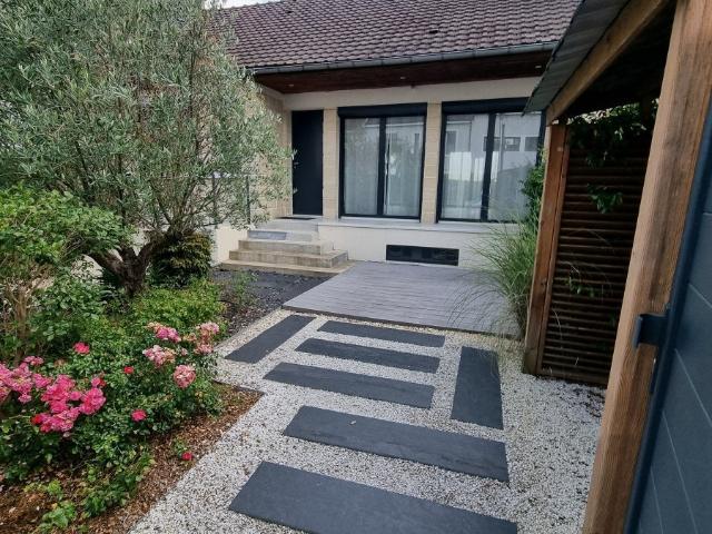 Maison location à Val d'Albian, Saclay