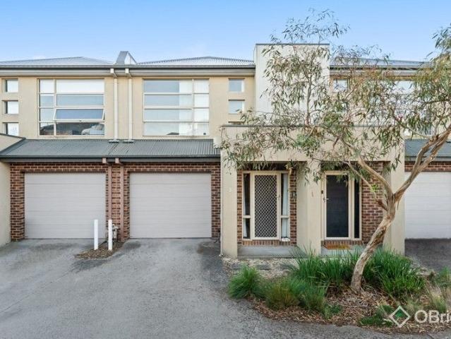 Townhouse for sale in Pakenham