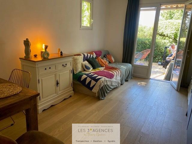 Studio location à Arrondissement de Draguignan, Cogolin