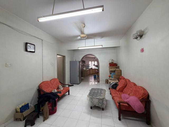 Terraced House for sale in Malaka