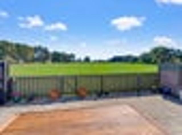 Apartment for sale in Chaslands, Canterbury