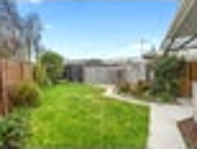 Apartment for sale in Chaslands, Canterbury