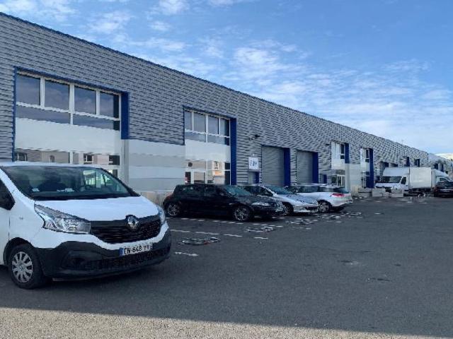 Local Commercial location à Senlis, Chambly